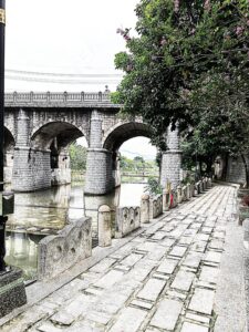 〈單身公社〉都會愛情小說